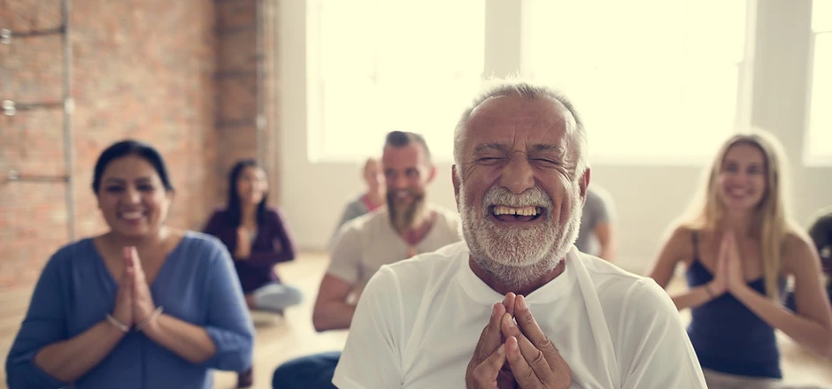 Lachender Yoga